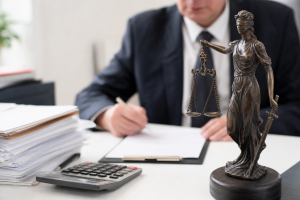 Combien coûte un constat d&rsquo;huissier : Tarifs et prix